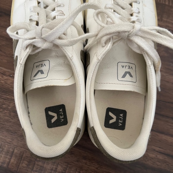 Veja Campo Sneaker size 10 - Picture 8 of 14